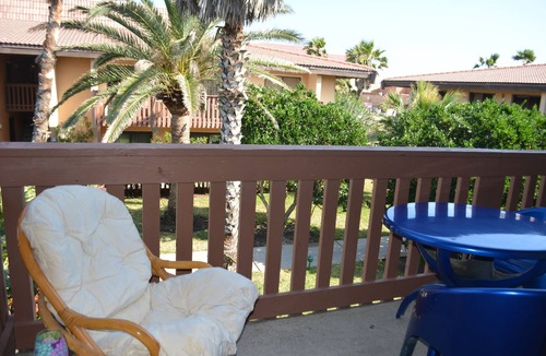 South Padre Island Condo | Luxurious Beach Side Family Retreat - 2 bd - 2 bath STR License 2024-0020