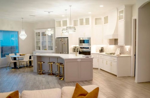 Edinburg House | Luxurious Gated 3BR, Relax No Chore Dog friendly rental