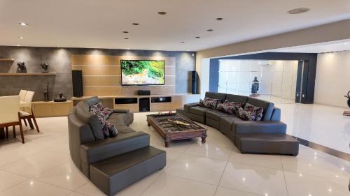 Zona Expo Villa | Luxurious House in Guadalajara Near Estadio Akron, Expo GDL