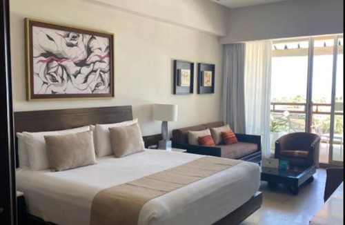 Zona Hotelera Resort | Luxurious Master bedroom @Vidanta Mayan Palace, San Jose Los Cabos