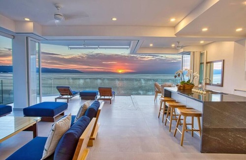South Shore Hotel Area Apartment | Luxurious Oceanfront Condo at Orchid