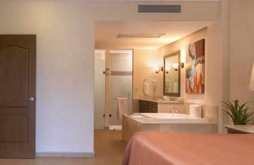 Loreto Resort | Luxurious, one bedroom at the award winning Villa Del Palmar at Island’s Loreto.
