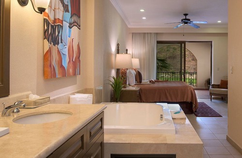 Loreto Resort | Luxurious, one bedroom at the award winning Villa Del Palmar at Island’s Loreto.