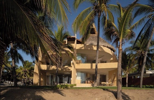 Barra de Potosi Condo | Luxurious tropical villa facing the beach
