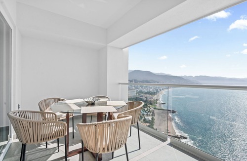 Las Glorias Apartment | LUXURY 3B 4B BEACHFRONT CONDO