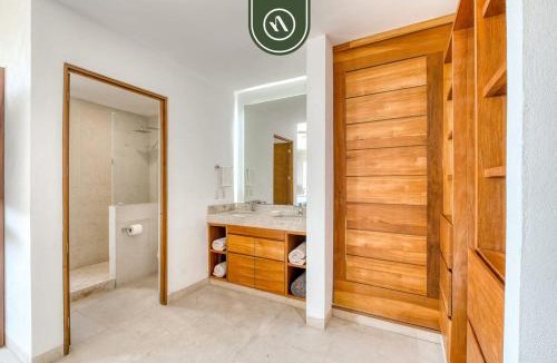 Puerto Marques House | Luxury 4 BR Condo - Amazing Bay View - Pool