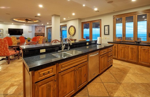 Puerto Penasco Condo | Luxury 4Bd Penthouse, Ocean VIEWS, 2 king suites, pvt jacuzzi, beachfront resort