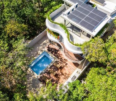 Zama Villa | Luxury 4BR Eco Villa 10ppl Outdoor Pizza Oven - Private Pool & Jacuzzi