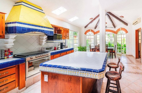 Alfredo V. Bonfil Villa | Luxury 5-bedroom Villa with Pool, 24/7 Security and AC