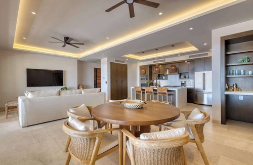 Sunset Beach Condo | Luxury 8BR Retreat in Quivira - Near St. Regis