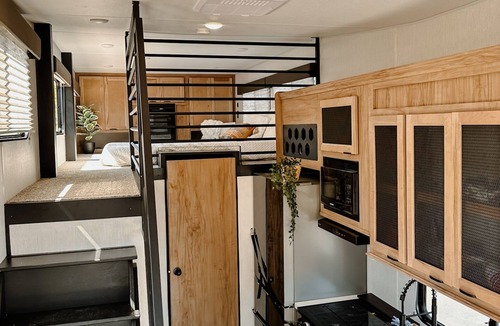 Sandy Beach House | LUXURY Beachfront Camper at The Reef - Kids Loft, Patio-Free Wifi- 24H Security