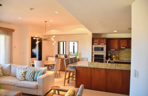 La Paz Condo | Luxury condo in Vistamar Puerta Cortes with access to beach clubs