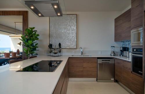 El Tezal Apartment | Luxury Condo with Ocean View, Balcony, and Pool