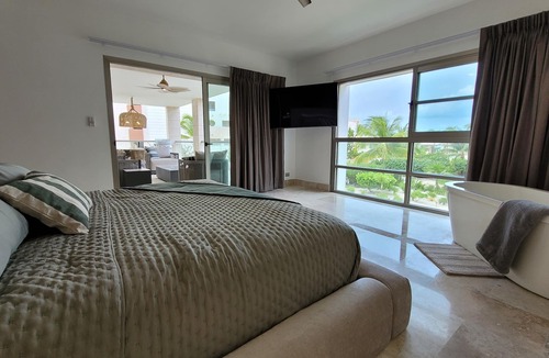 Cancun Apartment | Luxury Detached House in front of the Mexican Caribbean