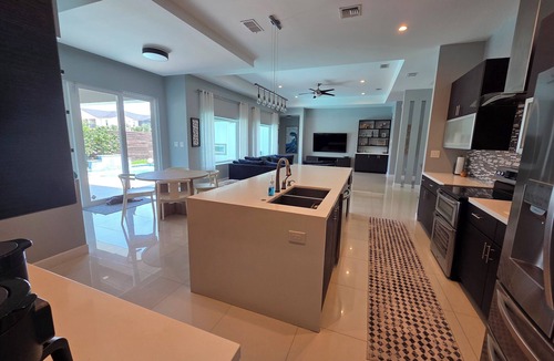Brownsville House | LUXURY, FINELY FURNISHED 3 BEDROOM 3.5 BATH, COVERED PADIO & POOL BROWNSVILLE TX
