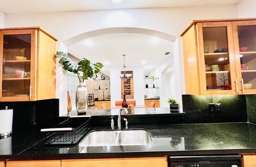 McAllen House | Luxury Home❤️Las Villitas❤️Close to the Mall and Airport ❤️