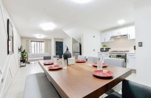 Monterrey House | ¡Luxury in Medical Zone! 7 guest 2BR|2br + 2KS Bed