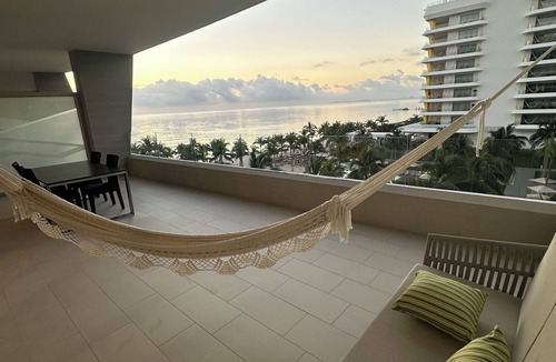 Puerto Juarez Condo | Luxury King bed + bath Junior Suite + kitchenette. 2 guest plus all inclusive.