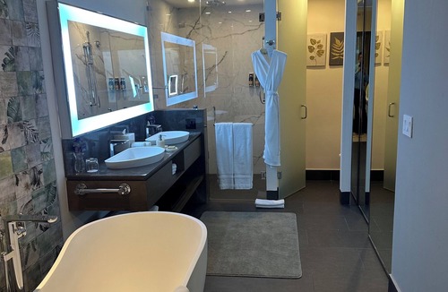 Puerto Juarez Condo | Luxury King bed + bath Junior Suite + kitchenette. 2 guest plus all inclusive.