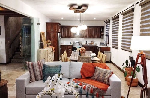 Antigua Guatemala House | Luxury Oasis in Antigua w/pool and hot tub!
