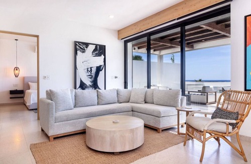 Cerritos Apartment | Luxury Oceanfront Condo with Private Jacuzzi & Resort Amenities