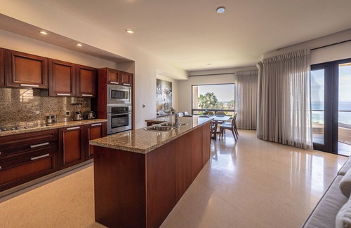 La Paz Villa | Luxury Oceanfront Villa at Puerta Cortés Resort -Beach Club, Jacuzzi & Golf Cart