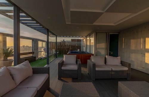 La Condesa Apartment | Luxury PH Incomparable View Roofgarden N Jacuzzi