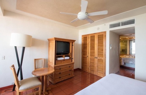 Marina Vallarta Hotel | Luxury Studio with Stunning Views & Resort Perks