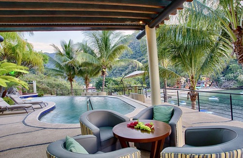 Boca de Tomatlan Villa | Luxury Suite with Garden and Ocean view