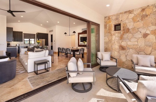 Los Cabos Villa | Luxury Villa | Large Pool, Jacuzzi & Putting Green