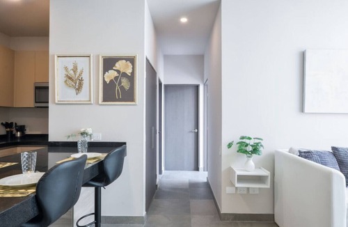 Monterrey Apartment | ¡Luxury with Pool & Gym! 1 King & 4 Twin 2BR2br