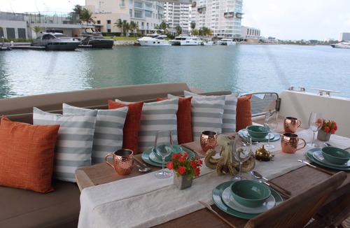 Colonia Meteorologico Boat Rental | Luxury yacht, a ride on the Caribbean Sea!