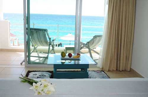 Zona Hotelera Norte House | Making The Best Memories Along The Way! Free Parking, Free Breakfast, Pools