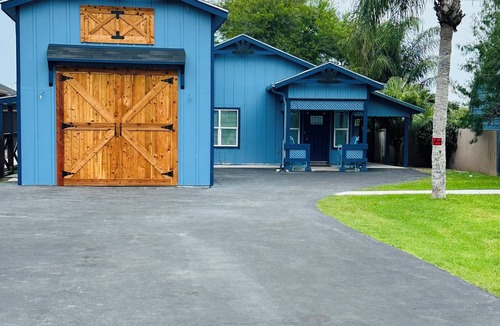 Arroyo City Cabin | Marina’s Cozy Cottage. Family friendly with cold AC in summer and warm winters!