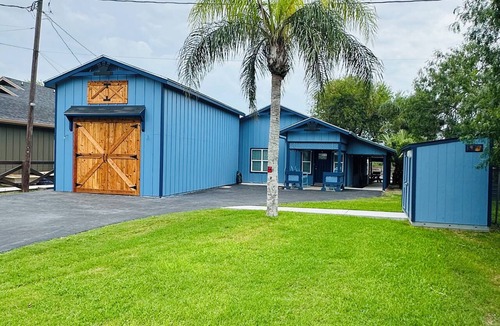 Arroyo City Cabin | Marina’s Cozy Cottage. Family friendly with cold AC in summer and warm winters!