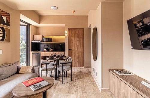 Zona Rosa Apartment | Marsella, A Kukun Edition