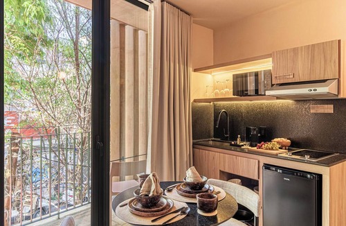 Zona Rosa Apartment | Marsella, A Kukun Edition