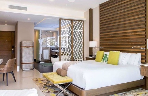Playa Mujeres Hotel | Marvelous hotel suites in Cancun with fitness room and AC,