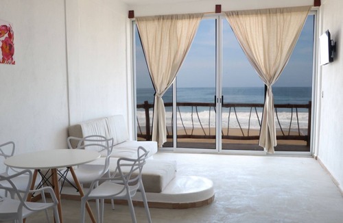 Zihuatanejo Hotel | Master Suite Beachfront