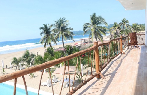 Zihuatanejo Hotel | Master Suite Beachfront