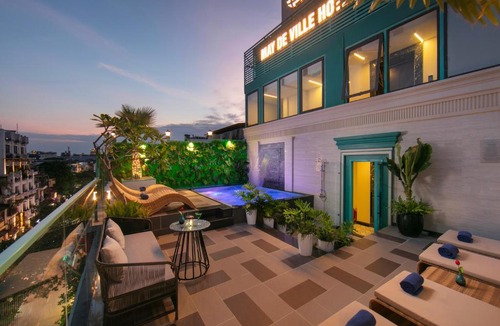 Hang Buom Hotel | MAY DE VILLE Lumiere Hotel