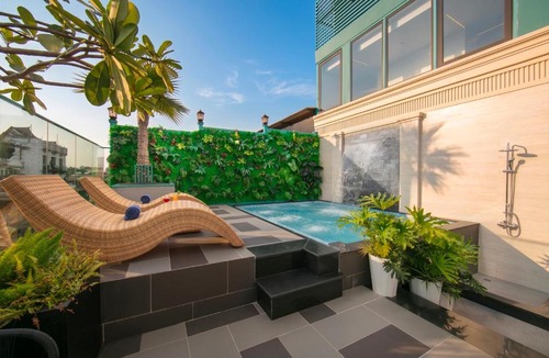 Hang Buom Hotel | MAY DE VILLE Lumiere Hotel