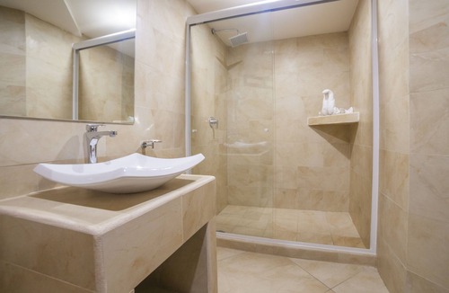 Crucecita Hotel | Mayev Express