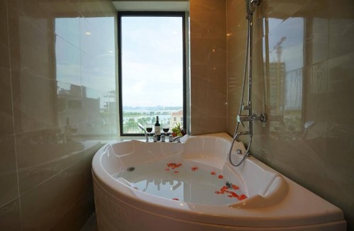 Ha Long Hotel | Merit Hotel