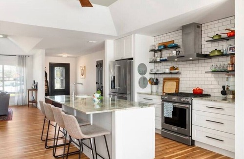 Hidalgo House | Mid-Century Modern 3 Bed, 2 Bath with a Pool