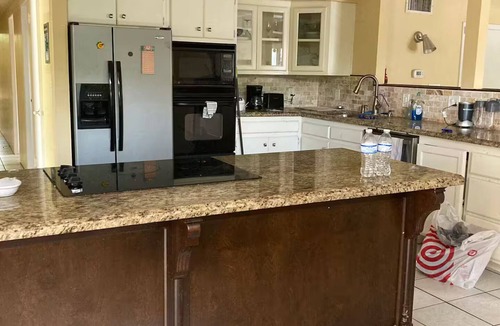 Harlingen House | Mid Century Modern, 4B/2b wifi & Pets & Kids, perfect short & mid term rental