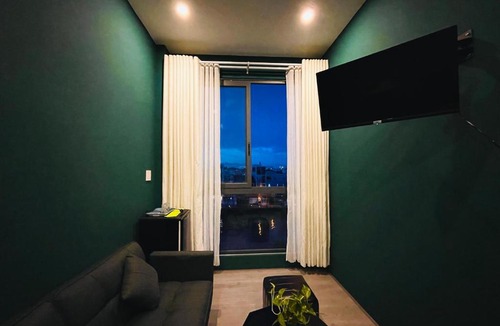 Ninh Kieu Hotel | MID NIGHT