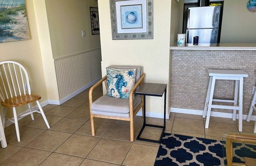 Ono Island Condo | MILLION DOLLAR VIEW WITH PRIVATE PARKING SLEEPS 6, BOOK 7 DAYS GET 10% DISCOUNT!