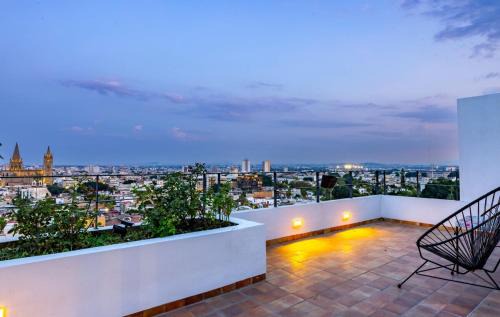 Americana Apartment | Mirador del Alba Expiatorio Skyline Penthouse
