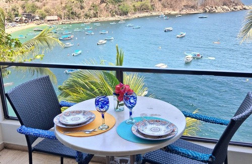 South Shore Hotel Area Condo | Mismaloya oceanfront condo, beach, pool, tennis court, Jacuzzi and sunsets!